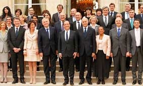 Các tân bộ trưởng cam kết 
giảm lương và cư xử đúng mực