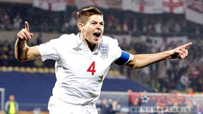 Steven Gerrard đeo băng đội trưởng đội tuyển Anh