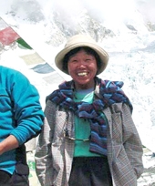 Cụ bà 73 tuổi 
chinh phục đỉnh Everest