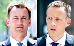 Rắc rối của Bộ trưởng Hunt 
ngày càng to