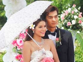 “Chạm vào quá khứ”
