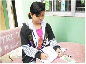 Trao tiền từ thiện