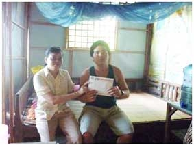 Trao tiền từ thiện