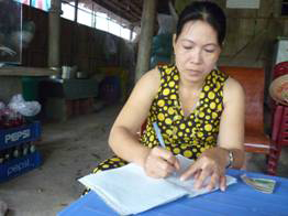 Trao tiền từ thiện