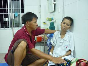 Trao tiền từ thiện