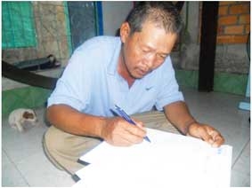 Trao tiền từ thiện