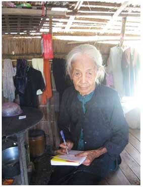 Trao tiền từ thiện