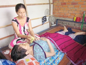 Xin giúp đỡ gia đình bà Biết!