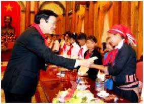 Chủ tịch nước Trương Tấn Sang gặp mặt các trẻ em có hoàn cảnh đặc biệt khó khăn