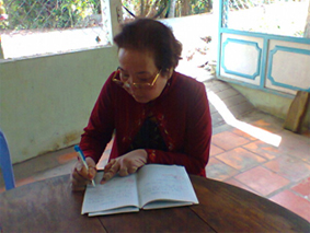 Trao tiền từ thiện