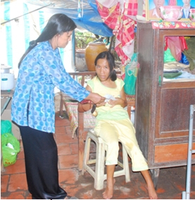 Trao tiền từ thiện