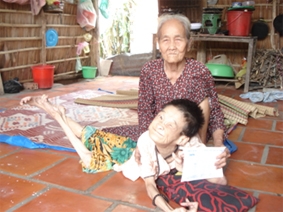 Trao tiền từ thiện