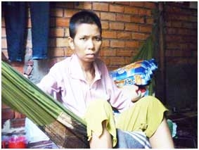 Trao tiền từ thiện