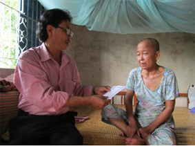 Trao tiền từ thiện