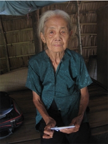 Trao tiền từ thiện