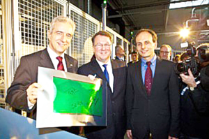 Kính cửa sổ tích hợp pin năng lượng mặt trời