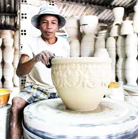 Lên Bình Dương làm thợ gốm !