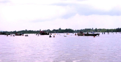 Đến Chợ Lách tắm Cồn