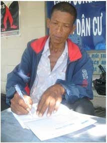 Trao tiền từ thiện