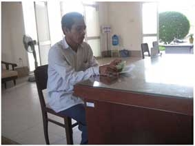 Trao tiền từ thiện