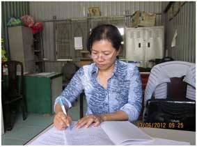 Trao tiền từ thiện