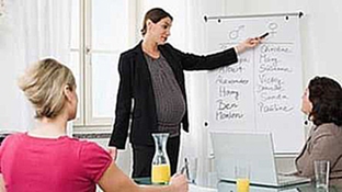 Thai phụ đứng nhiều ảnh hưởng đến sự phát triển của thai nhi