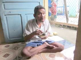 Xin giúp đỡ ông Cúc già yếu, bệnh tật !