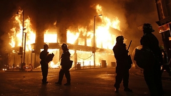 Anh lo ngại tái diễn bạo động