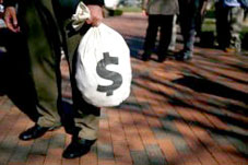 Cặp vô gia cư không tham của rơi