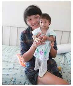 Cô bé 3 tuổi nhỏ nhất thế giới