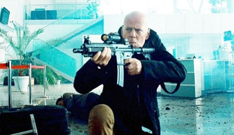 57 tuổi, Bruce Willis vẫn hợp với "người hùng"