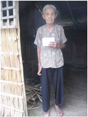 Trao tiền từ thiện