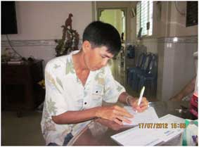 Trao tiền từ thiện