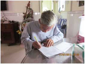 Trao tiền từ thiện