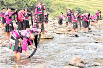 Làng tóc dài đầu tiên trên thế giới