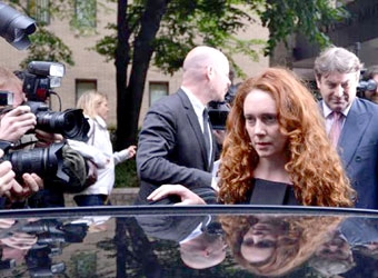 Anh mở rộng điều tra vụ nghe lén điện thoại