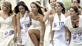 Chạy đua để được làm đám cưới miễn phí