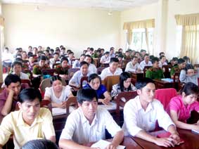 Tăng cường công tác giáo dục chính trị, định hướng tư tưởng, thực hiện thắng lợi Nghị quyết Trung ương 4 (khóa XI) của Đảng