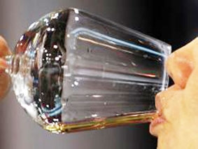 Uống rượu thường xuyên gây hại 
cho trí nhớ và nhận thức