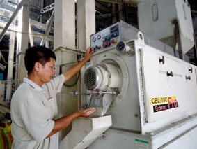 Đưa phong trào tiết kiệm điện vào sản xuất và đời sống