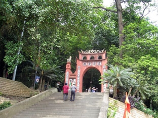 Hành hương về đền Hùng