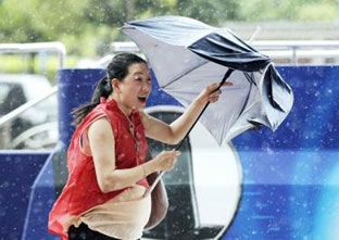 Bão Saola hoành hành Đài Loan