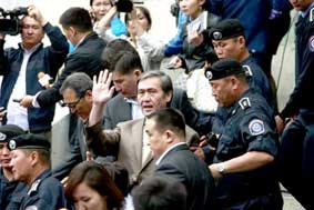 Cựu Tổng thống Enkhbayar bị phạt 

4 năm tù