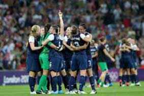 Những cô gái Mỹ bảo vệ thành công HCV