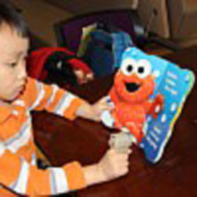 Thiết bị giúp người khiếm thị “nhìn thấy” mọi vật xung quanh