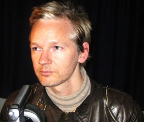 Anh dọa tấn công Đại sứ quán Ecuador để bắt Assange