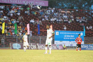 Tiền và giấc mơ lên hạng của bóng đá Cần Thơ