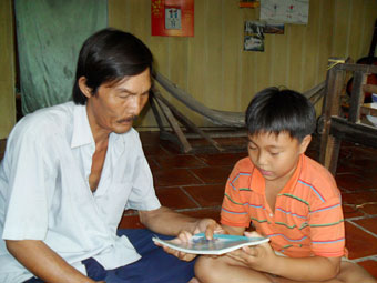 Mong con được tiếp tục đến trường