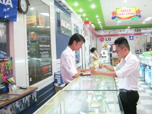 "Chạm và lướt" với điện thoại giá rẻ