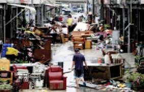 Bão lũ tấn công nhiều nơi